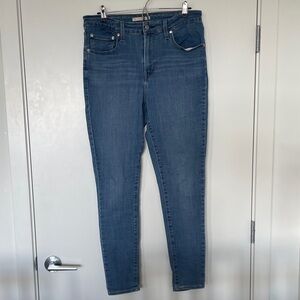 💫LEVI’S High Rise Skinny 721 Size 32